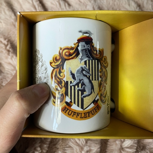 **SOLD** Authentic Harry Potter Hufflepuff Mug - Picture 2 of 6